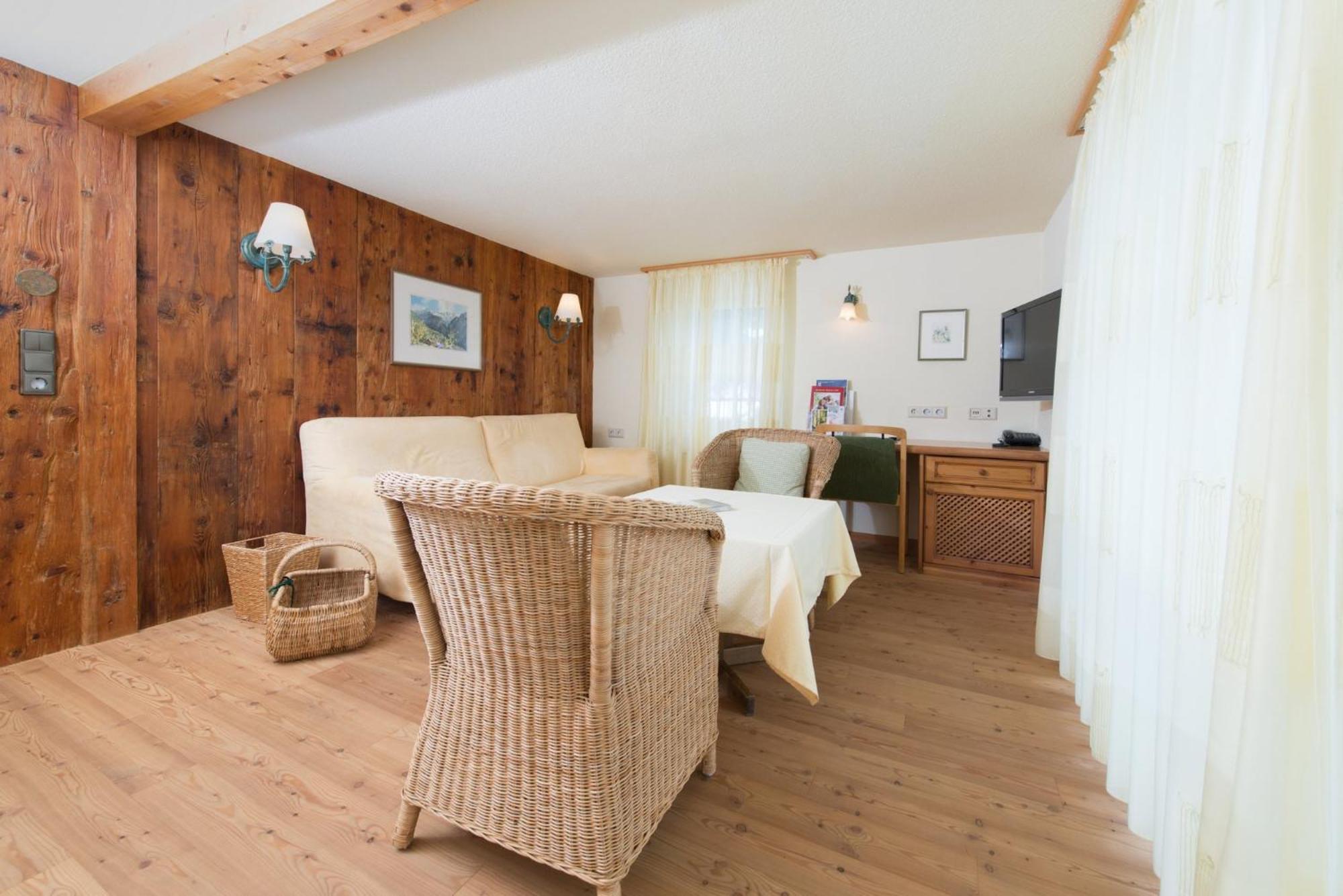 Two-Bedroom Suite,1559309296:JPEG